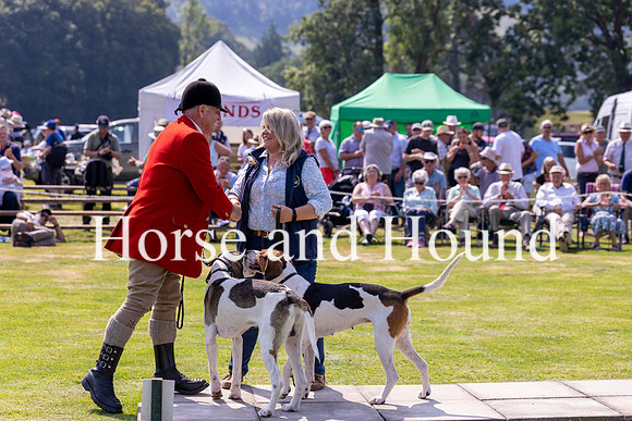 Rydale035 John Weller MFH congratulates Gillian Todd and Blencathera Scarlet on winning the Champion Foxhound