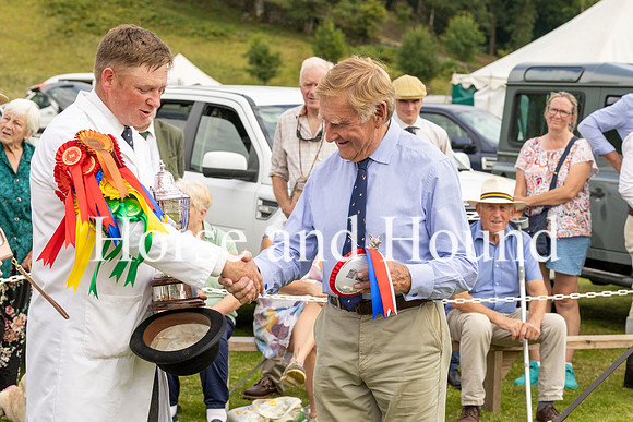 Rydale044 Mark Dickson_Bradley Holcombe Huntsmans receives the bruce Logan Memorial Challenge Trophy for the Supreme Champion in the Show , Holcombe Anglezarke