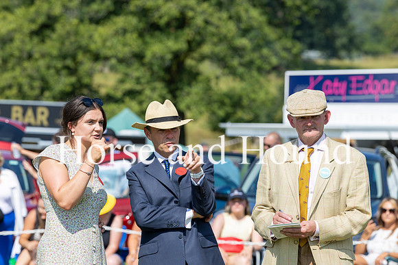 Rydale053 Foxhound judges Holly Wyberg and William Bryer with Nick Mowbray MFH ring steward